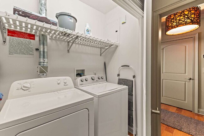 Building Photo - Luxury resort-style living: Fully furnished condo on the Cumberland River less than 25 miles from...
