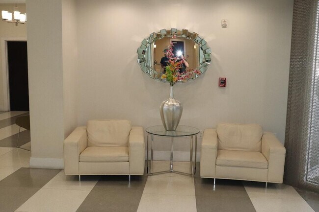 Building Photo - 3001 S Ocean Dr