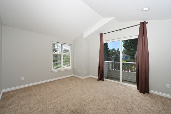 Building Photo - 3-Story Greenlake Home - Private Yard and ...