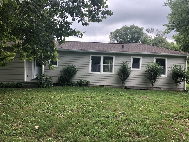 Building Photo - 903 Drummond Dr