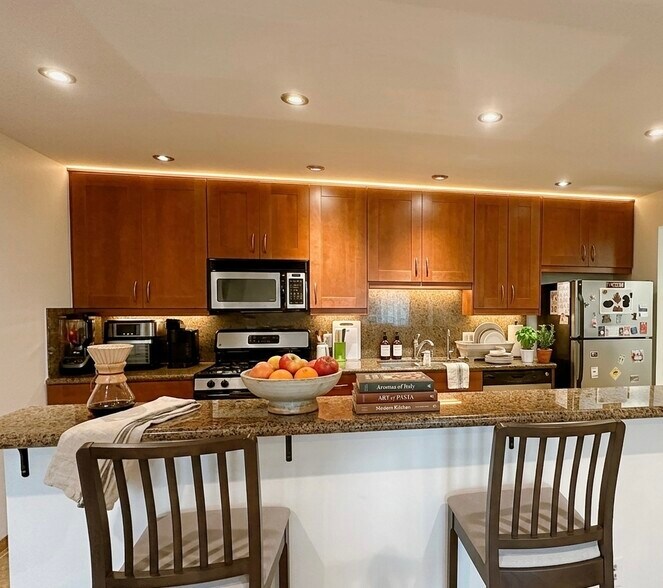 Building Photo - 1940 N Highland Ave