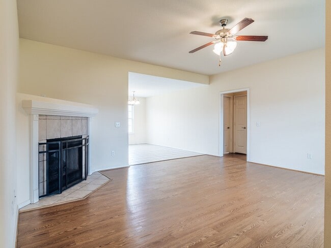 Building Photo - 2402 SW 19th St