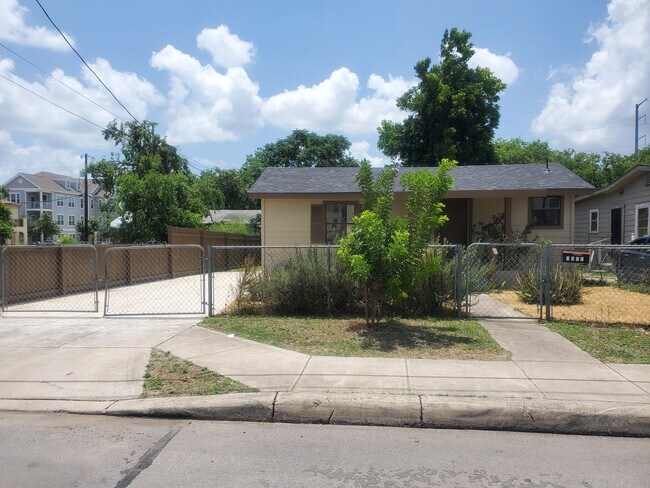 Primary Photo - 1822 Hays St