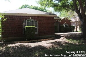 Building Photo - 210 Tapwood Ln