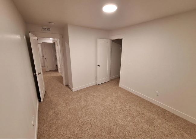 Building Photo - 4 bedroom/2.5 bathroom Townhome in Eagle Mountain