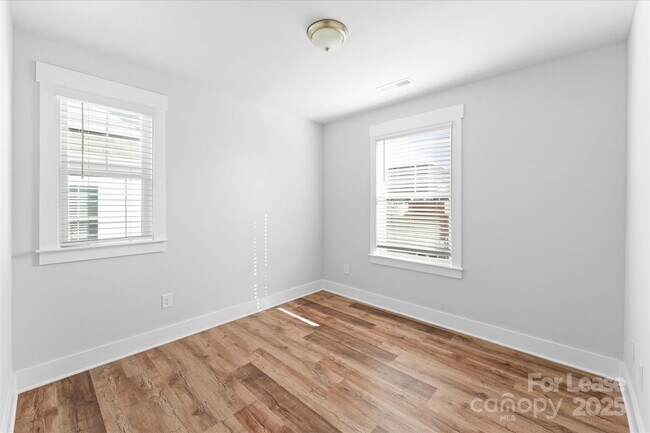 Building Photo - 628 Amalfi Dr