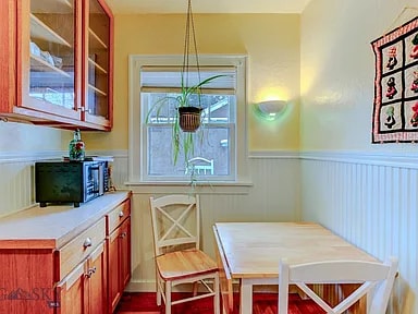 Building Photo - 810 W Lewis St