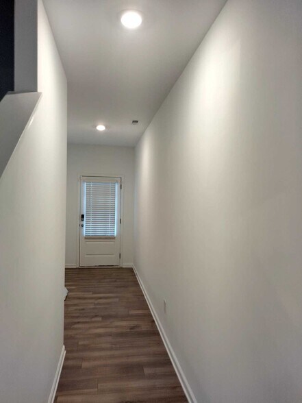 Building Photo - 1111 Lossie Ln