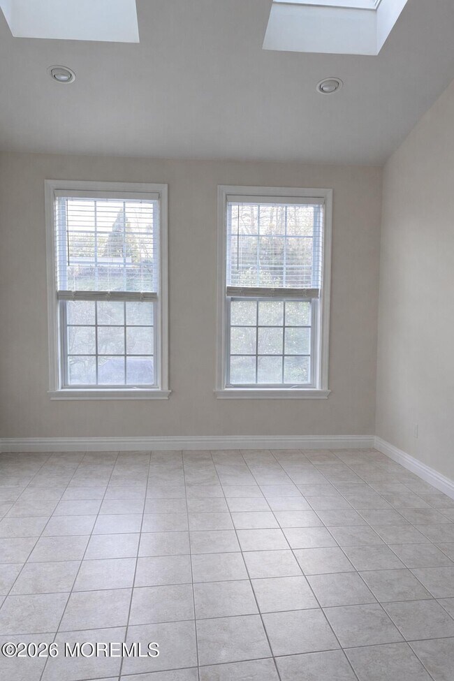 Building Photo - 8 Bennett Ct