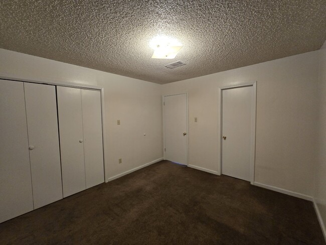Building Photo - 115 Oak Ridge Ave