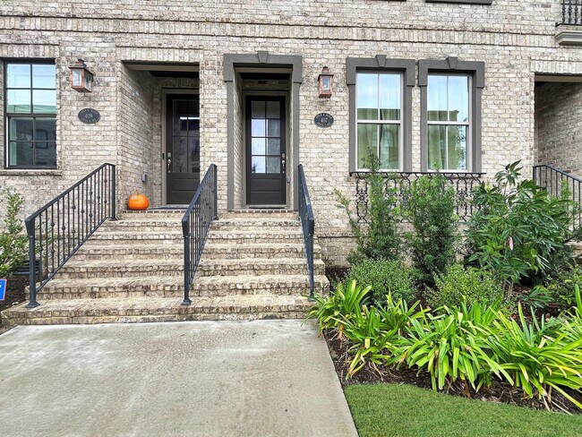 Building Photo - 401 Upper E Ave