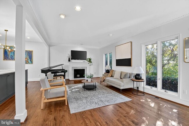 Primary Photo - 3227 Ellicott St NW