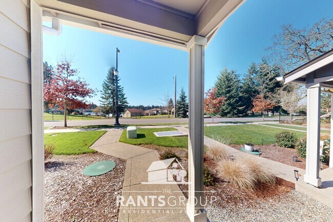 Building Photo - Great Location! Easy JBLM Commute!