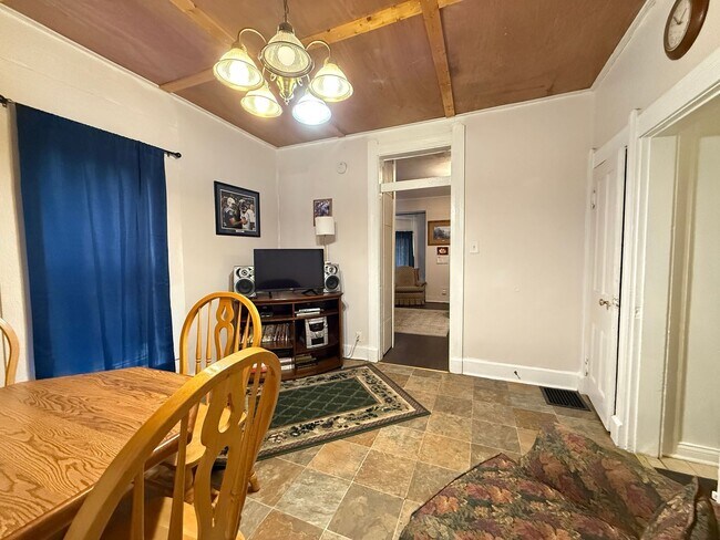 Building Photo - 813 N 8th St