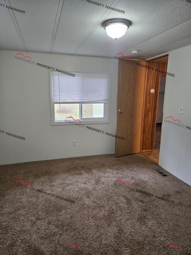 Building Photo - STATUS: AVAILABLE | R255F | $1850