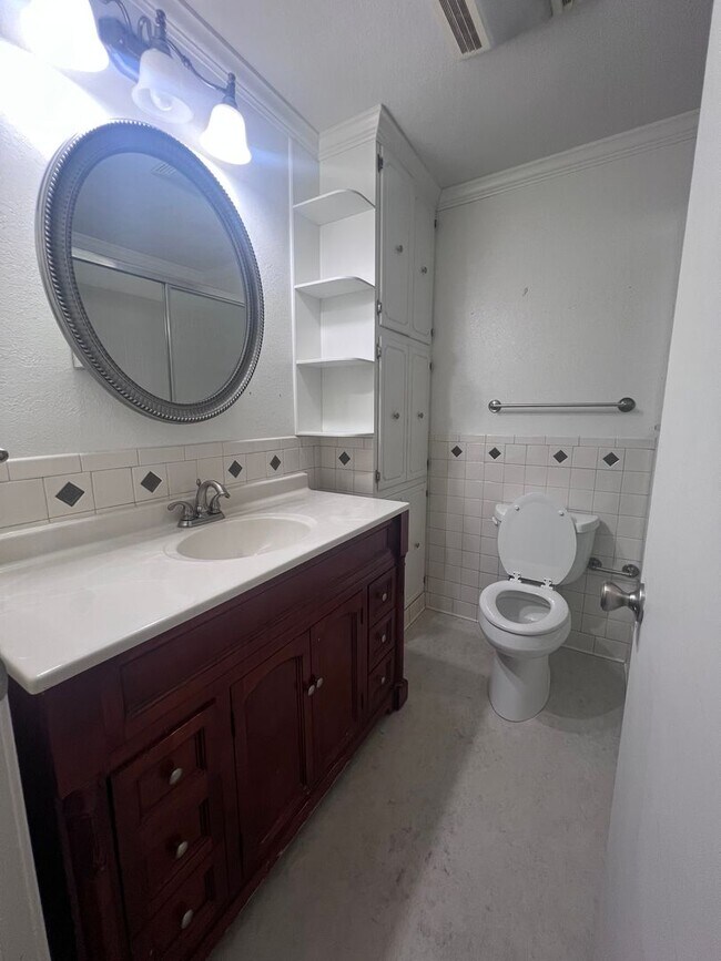 Building Photo - 206 Indian Trail