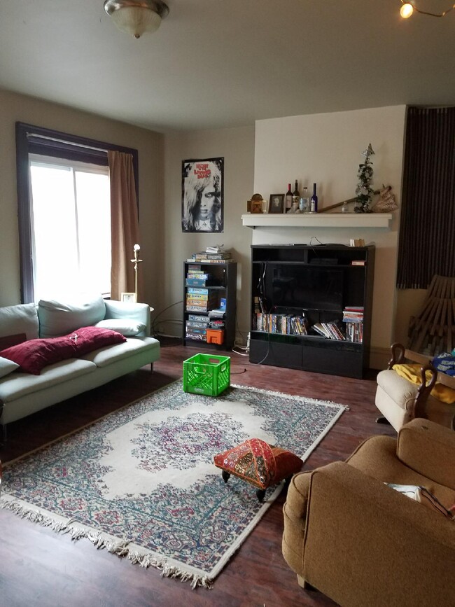 Primary Photo - 229 N Graham