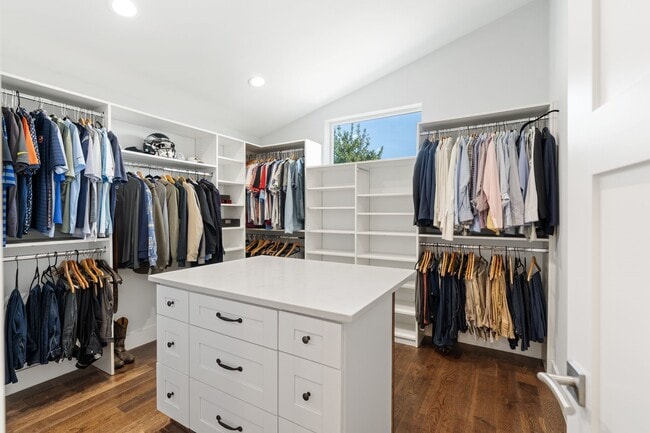 Building Photo - 807 Nicholson St