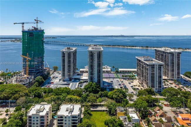 Building Photo - 1901 Brickell Ave