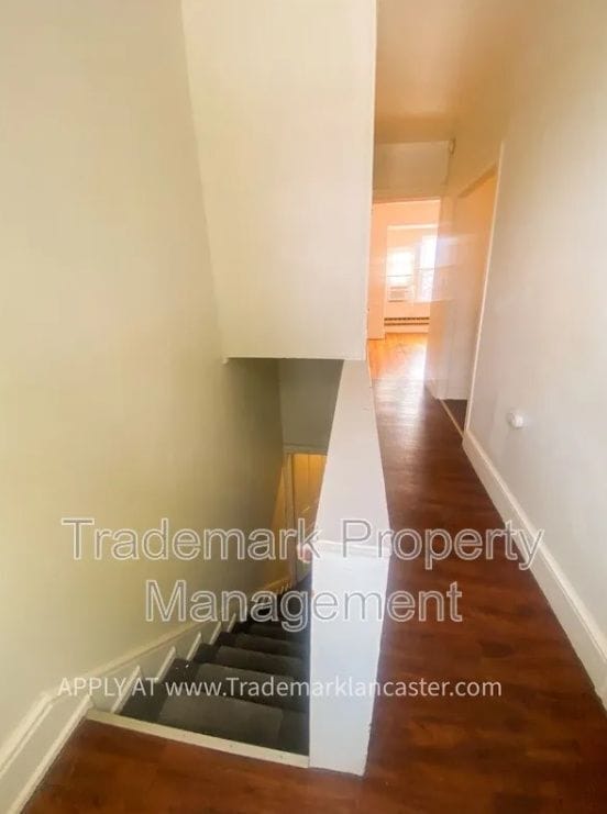 Building Photo - 517 W James St