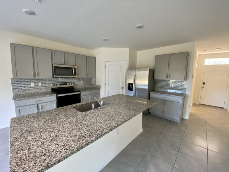 Building Photo - 33367 Apricot Tree Ct