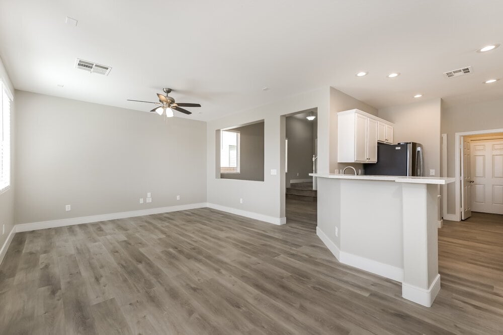 Building Photo - 10673 Mann St