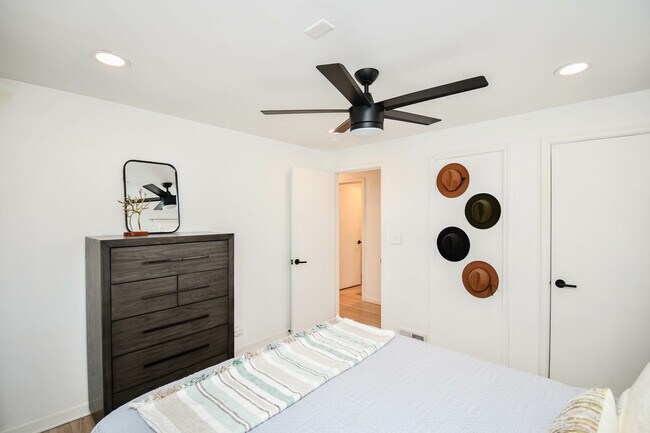 Building Photo - 2012 W 22nd St