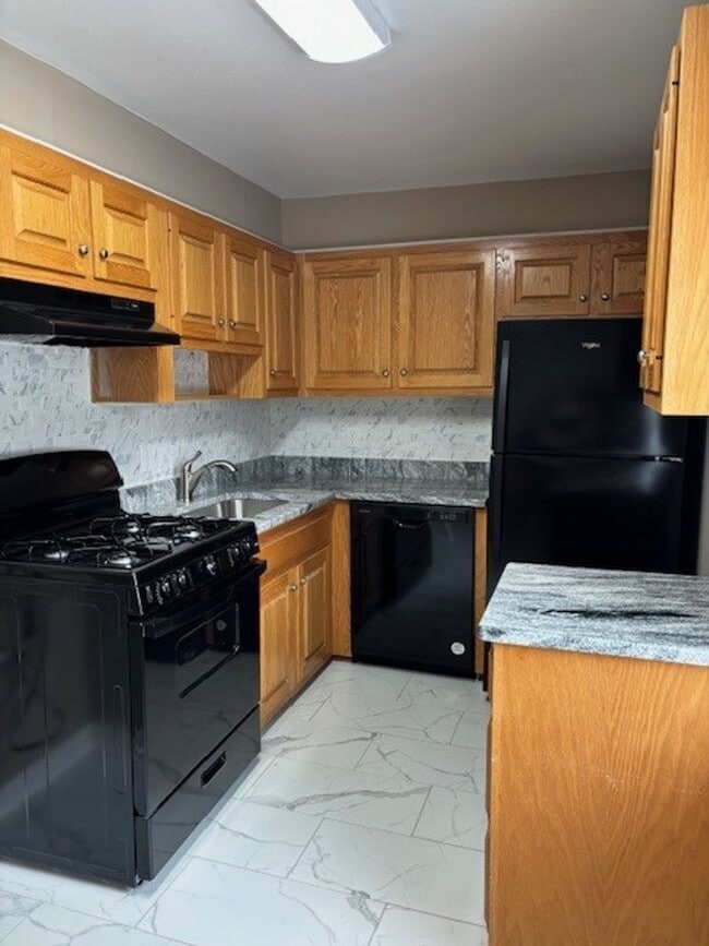 Building Photo - Amenities and Utilities included Richmond Condo Near VCU and UR