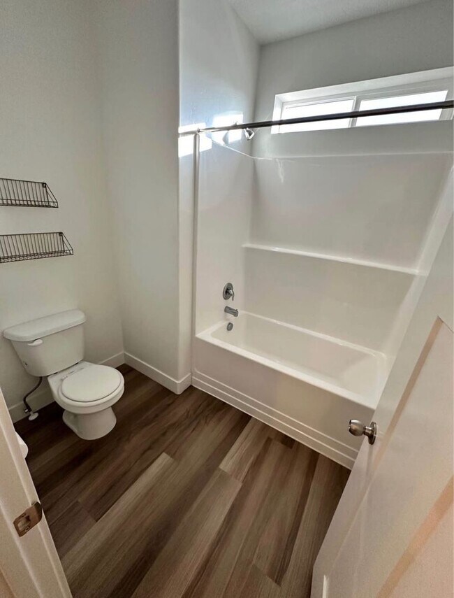 Building Photo - ? For Rent: Beautiful 3-Bedroom, 2-Bathroo...