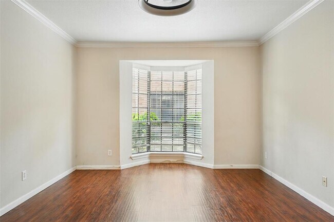 Building Photo - 2255 Braeswood Park Dr