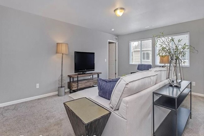Building Photo - Wonderful Newer Condo for Lease