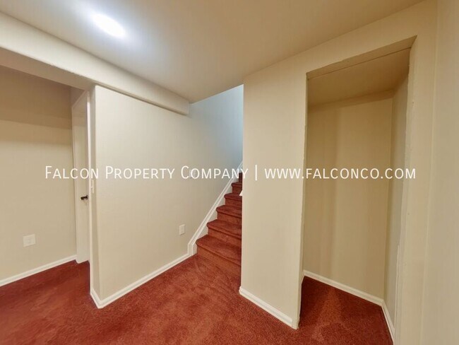 Building Photo - 6239 Hartman Dr