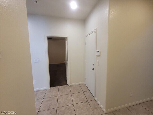 Building Photo - 2409 W Gilmore Ave