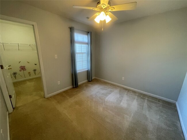 Building Photo - 634 Country Heights Dr