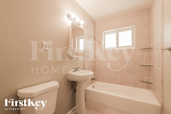 Building Photo - 1236 NW 18th St