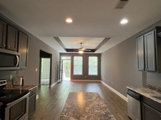 Building Photo - 35621 Oakridge Ave