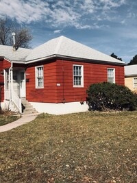 Building Photo - 2 BEDROOM, 1 BATHROOM APARTMENT