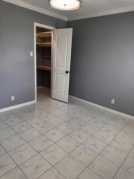 Building Photo - 403 Crenshaw Dr