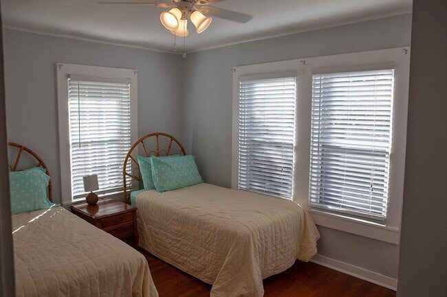 Building Photo - 419 43rd St