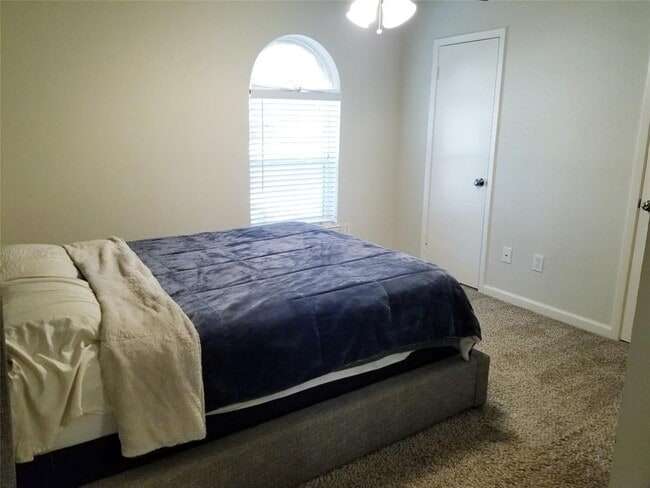 Building Photo - 3727 Westheimer Pl Dr