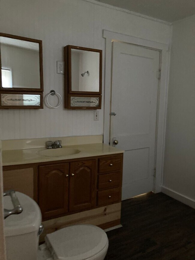 Building Photo - Spacious 5 bedroom 2 bath Southside Muncie