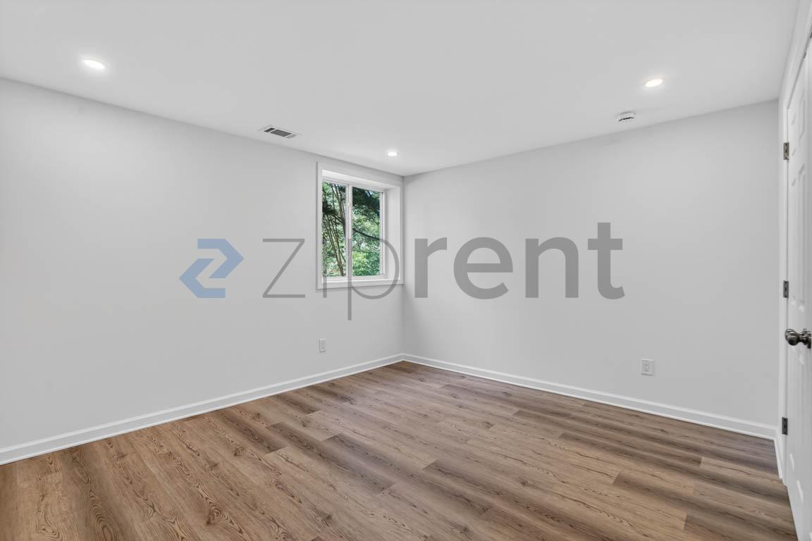 Building Photo - Unit 2