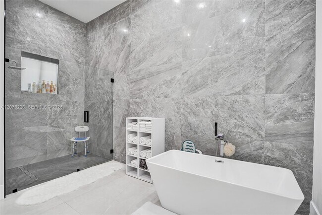 Building Photo - 3909 SW 54th St