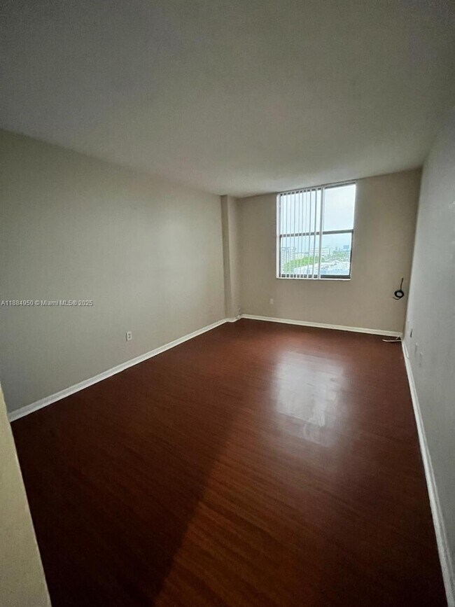 Building Photo - 1470 NE 123rd St