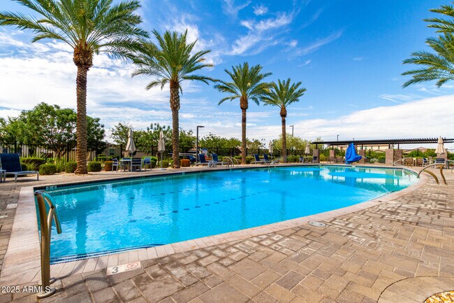 Building Photo - 5747 S Labelle