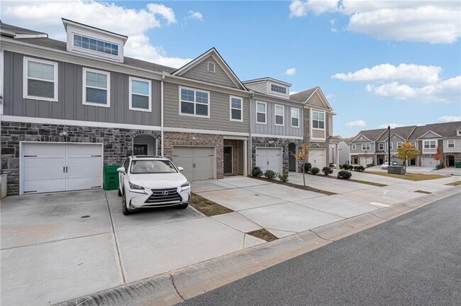 Building Photo - 6256 Hillandale Dr