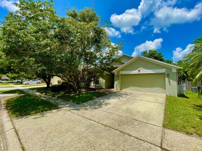Building Photo - Modern 4-Bed, 2-Bath Solar-Powered Home Near UCF