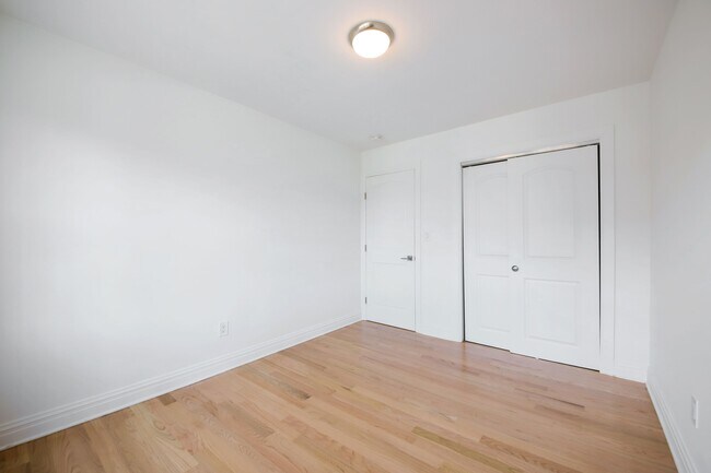Building Photo - 307 9th St