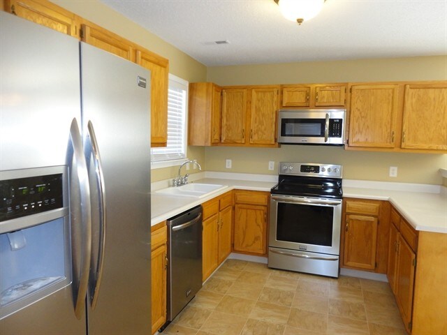 Building Photo - 15318 Ten Point Dr