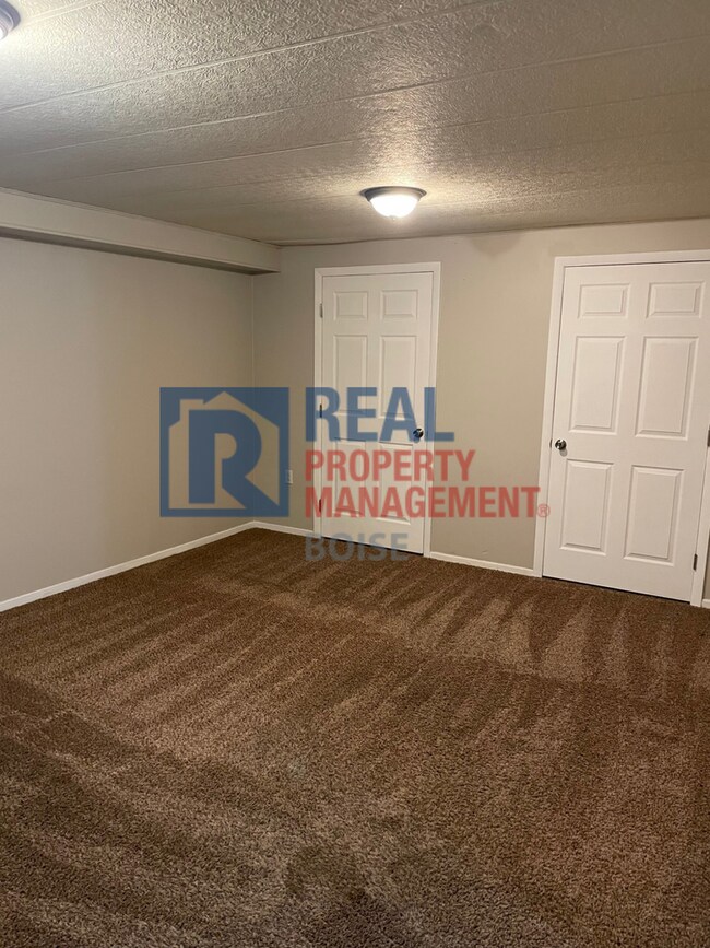Building Photo - Spacious Basement Apartment in Downtown Caldwell